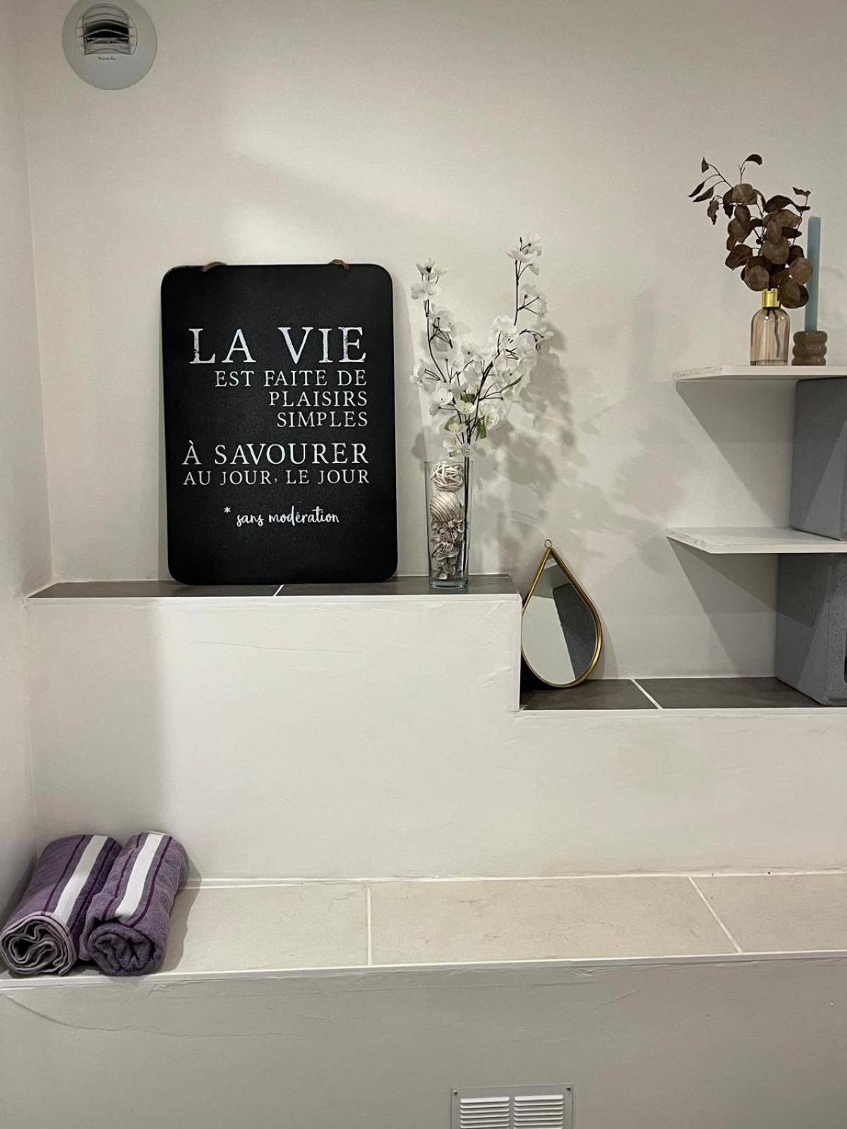 Hotel La Mhirabelle Saint-Paul-de-Vence Esterno foto